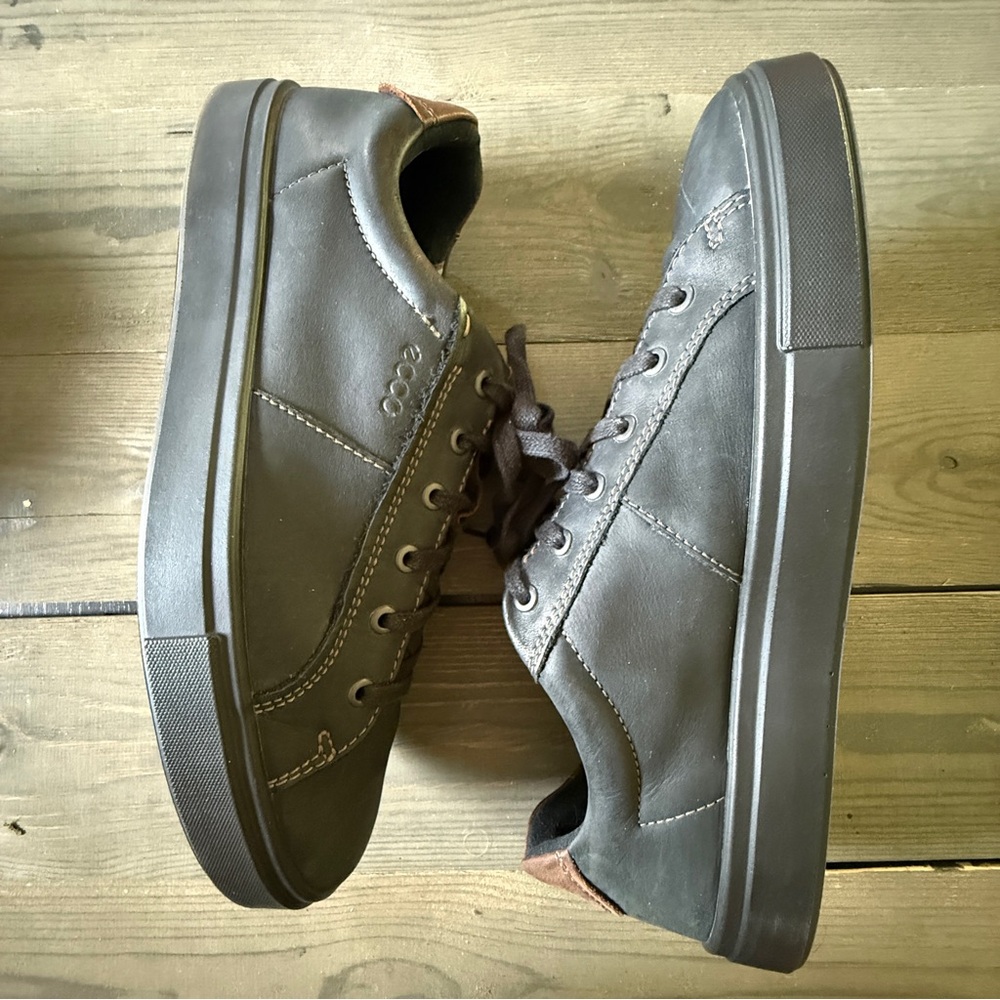 Ecco Men's Black Leather Casual Sneakers - Picture 3 of 7